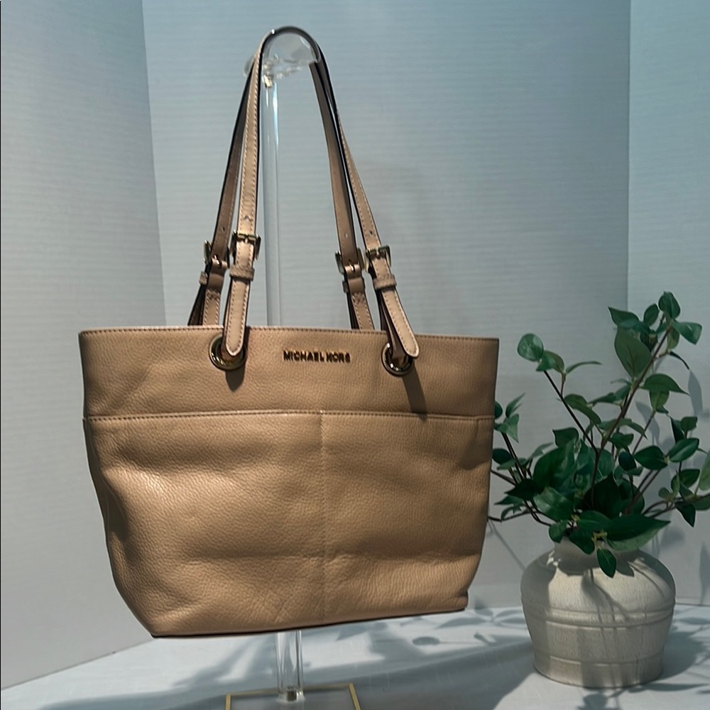 Michael Kors Camel Tan Bedford Tote Bag with Gold Accents. EUC.